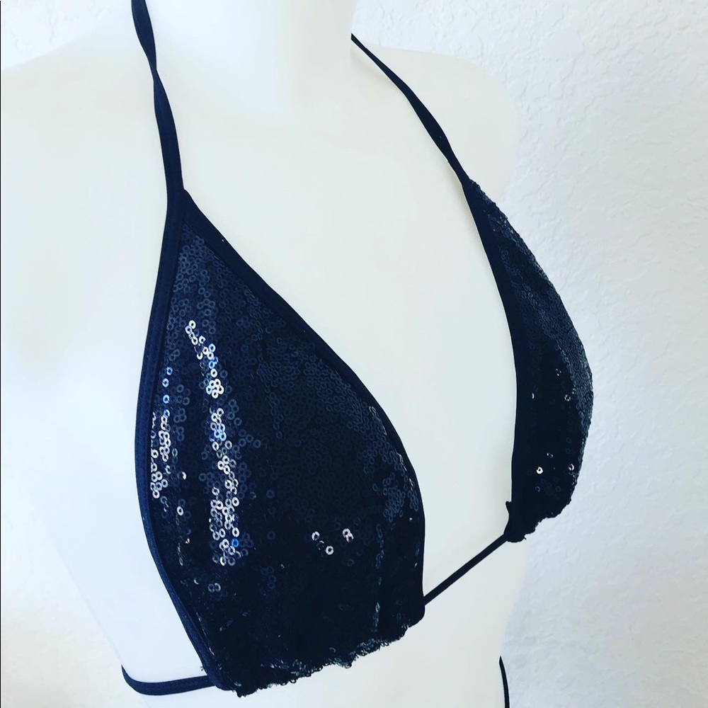 Bikini - Picture 3 of 6